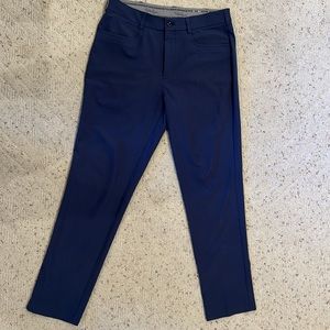 Walter Hagen navy blue golf pants. 34 waist 32 long. Slight wear to back pocket.
